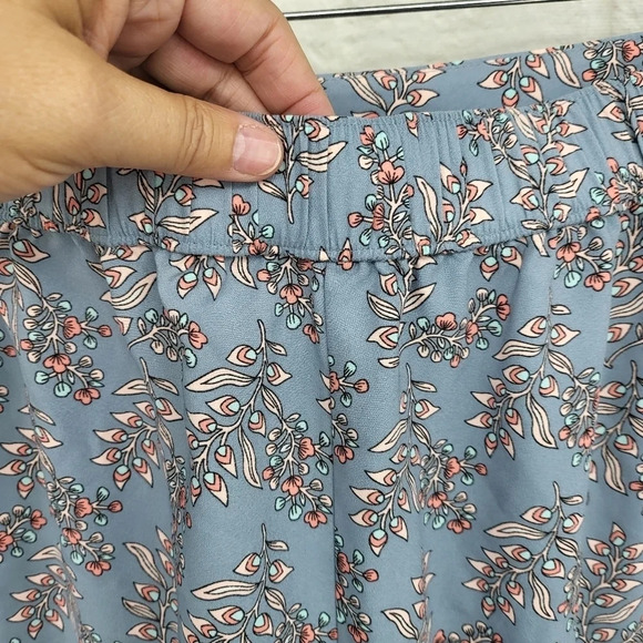 LOFT OUTLET NWT Floral Pull On Shorts Sz Large - Picture 4 of 10